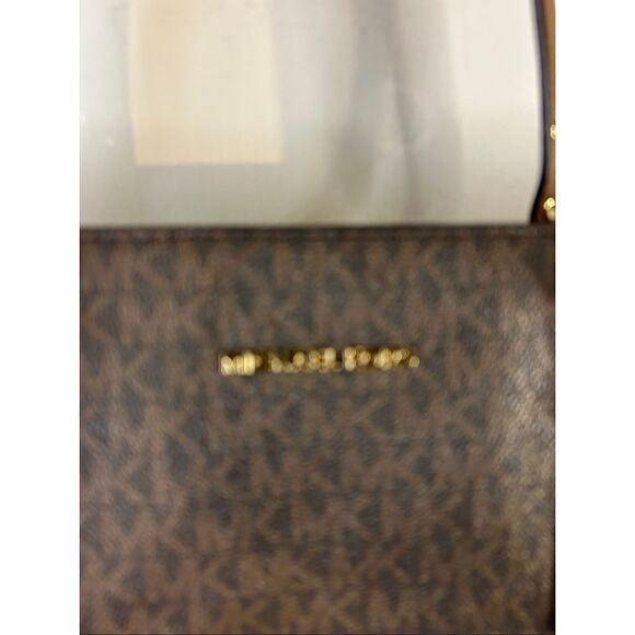 MK shoulder Michael Kors Voyager Signature Logo shoulder bag 16"x11" - Picture 3 of 11